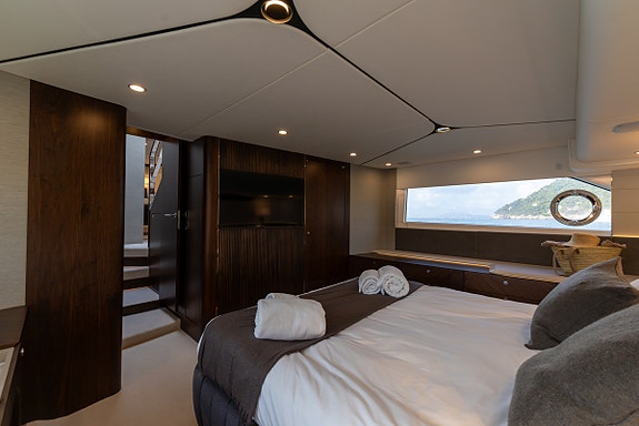 Fairline Squadron 58 - Vises under Cannes Yachting Festival 2026 21 of 25