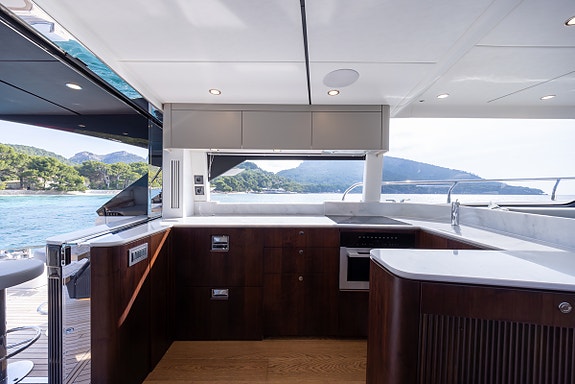 Fairline Squadron 58 - Vises under Cannes Yachting Festival 2026 13 of 25