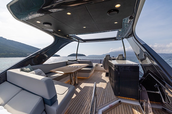 Fairline Squadron 58 - Vises under Cannes Yachting Festival 2026 7 of 25