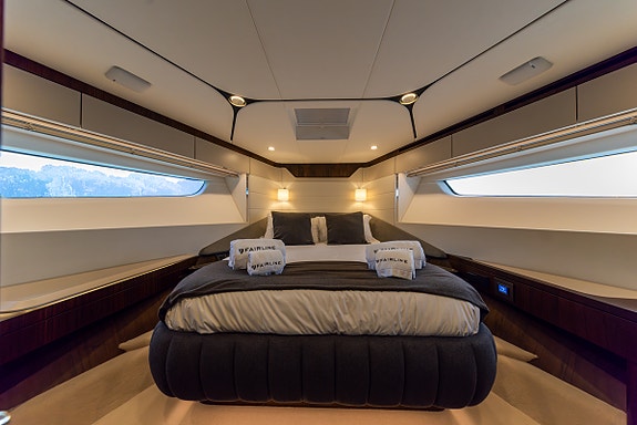 Fairline Squadron 58 - Vises under Cannes Yachting Festival 2026 20 of 25