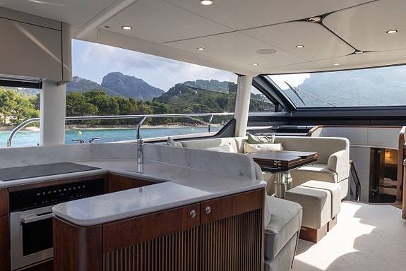 Fairline Squadron 58 - Vises under Cannes Yachting Festival 2026 16 of 25