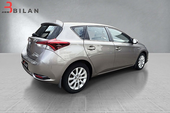 Toyota Auris 10 of 30