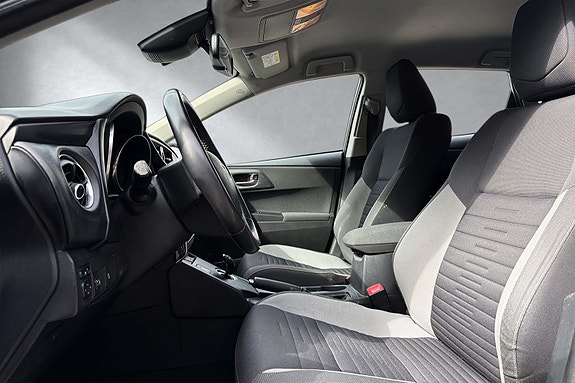 Toyota Auris 15 of 30