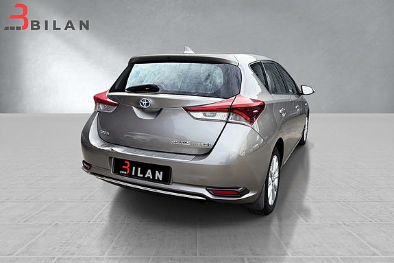 Toyota Auris 9 of 30