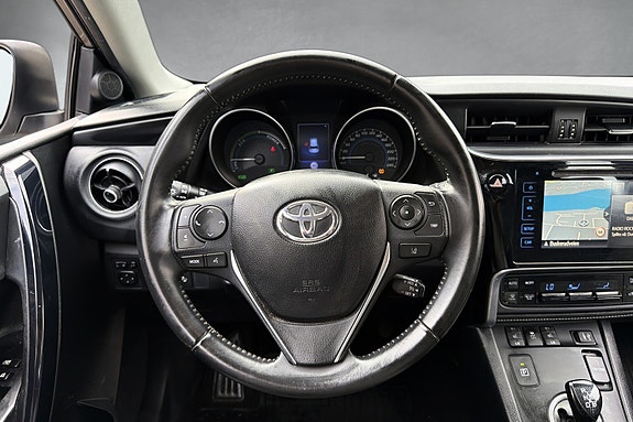 Toyota Auris 22 of 30