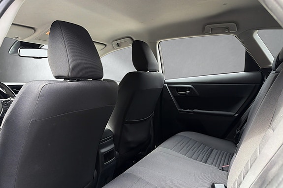 Toyota Auris 19 of 30