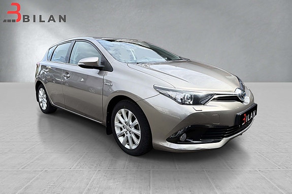 Toyota Auris 12 of 30