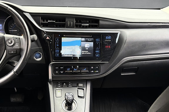 Toyota Auris 25 of 30