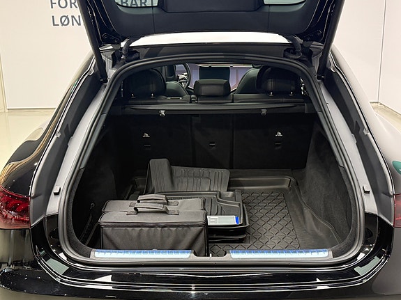 Mercedes-Benz EQS580 12 of 30