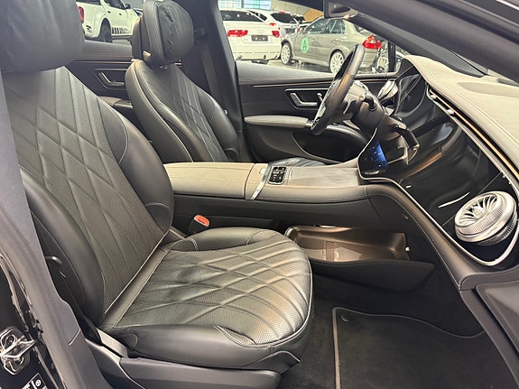 Mercedes-Benz EQS580 18 of 30