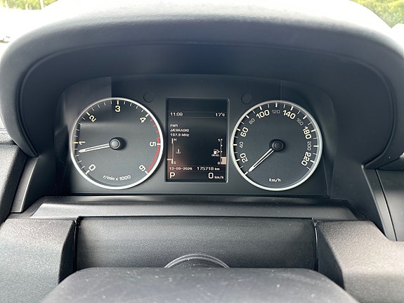 Land Rover Discovery 16 of 24