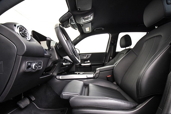 Mercedes-Benz EQB300 13 of 27