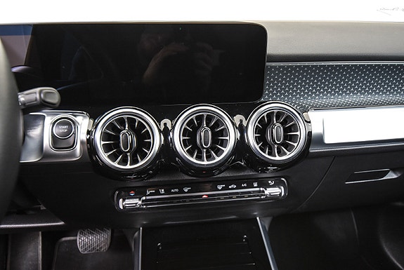Mercedes-Benz EQB300 16 of 27