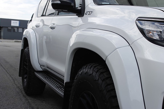 Toyota Land Cruiser 4 of 30