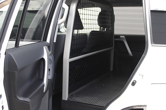 Toyota Land Cruiser 17 of 30