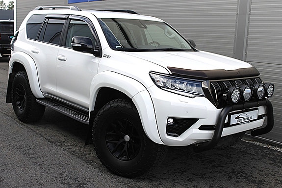 Toyota Land Cruiser 2 of 30