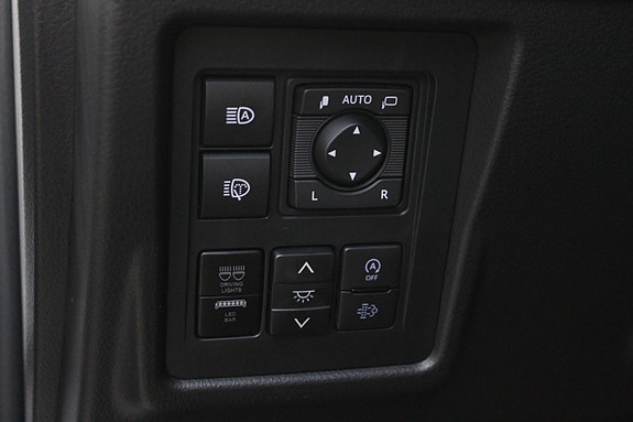 Toyota Land Cruiser 27 of 30