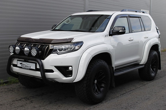 Toyota Land Cruiser 12 of 30