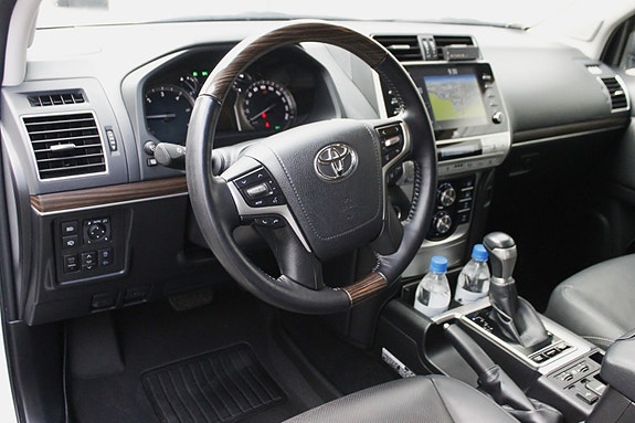 Toyota Land Cruiser 22 of 30