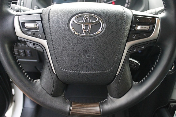 Toyota Land Cruiser 30 of 30