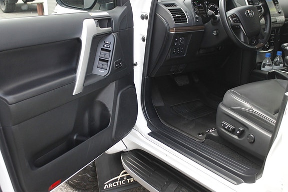 Toyota Land Cruiser 18 of 30