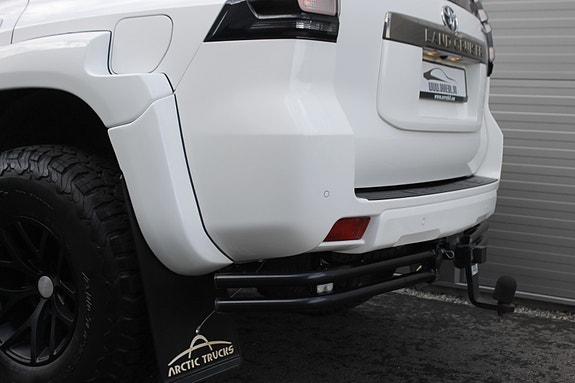 Toyota Land Cruiser 10 of 30