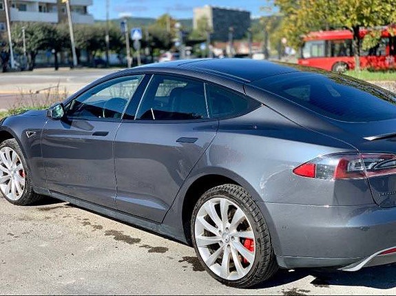 Tesla Model S 5 of 30