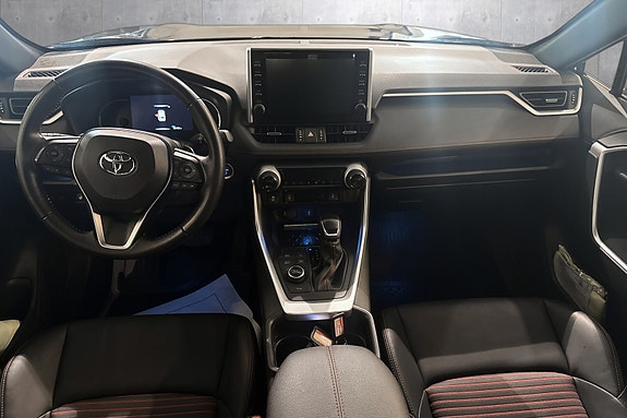 Toyota RAV4 Plug-in Hybrid 10 of 22