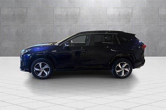 Toyota RAV4 Plug-in Hybrid 2 of 22