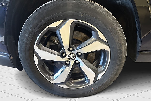 Toyota RAV4 Plug-in Hybrid 19 of 22