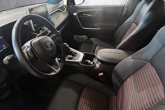 Toyota RAV4 Plug-in Hybrid 11 of 22