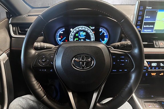 Toyota RAV4 Plug-in Hybrid 12 of 22