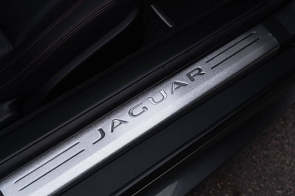 Jaguar F-TYPE 8 of 14