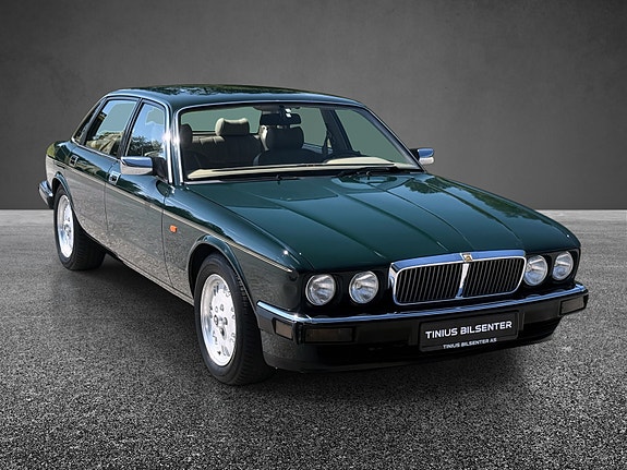 Jaguar XJ6 15 of 30