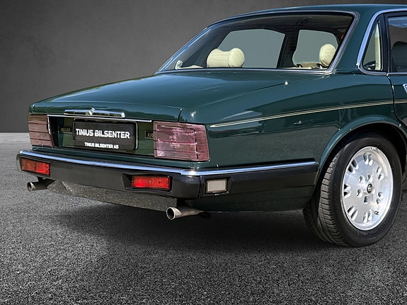 Jaguar XJ6 11 of 30