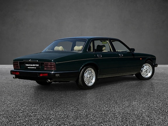 Jaguar XJ6 2 of 30