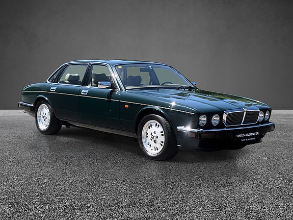 Jaguar XJ6 14 of 30