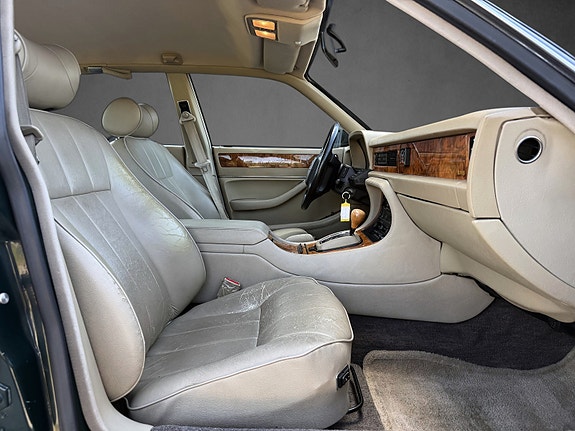 Jaguar XJ6 29 of 30