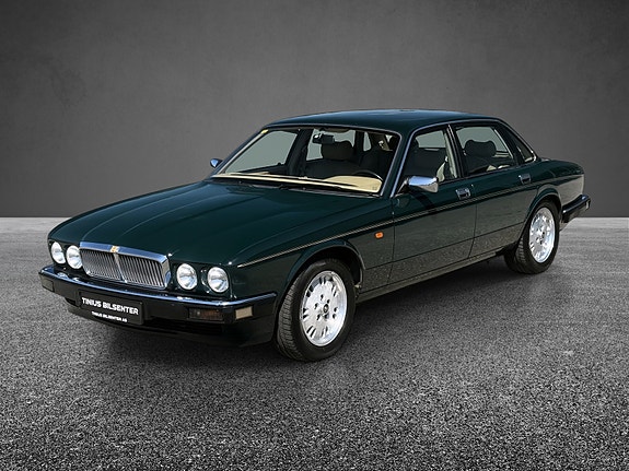 Jaguar XJ6 16 of 30