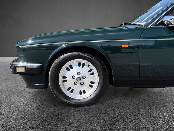 Jaguar XJ6 6 of 30