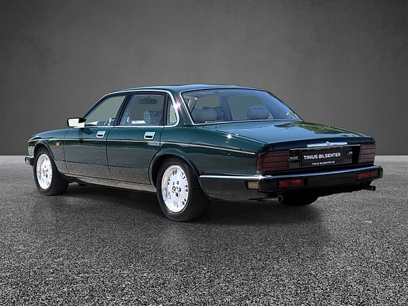 Jaguar XJ6 9 of 30