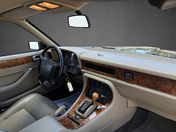 Jaguar XJ6 30 of 30