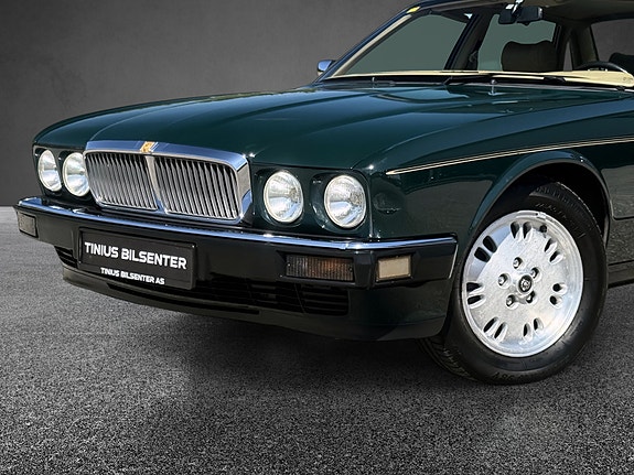 Jaguar XJ6 3 of 30