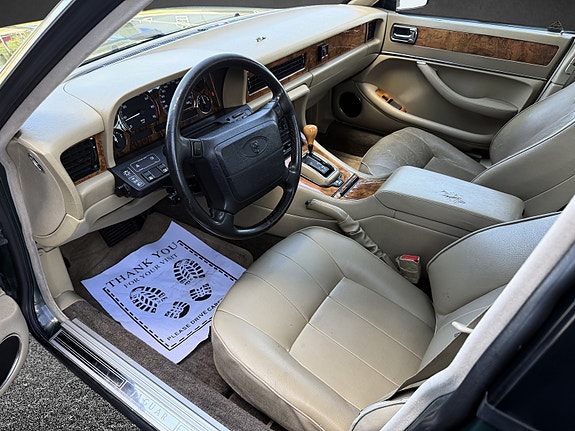 Jaguar XJ6 18 of 30