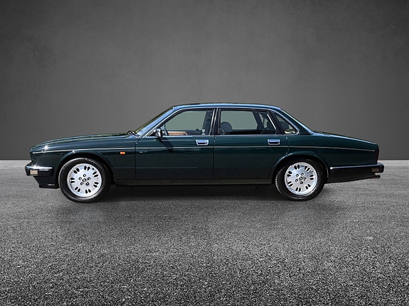 Jaguar XJ6 7 of 30