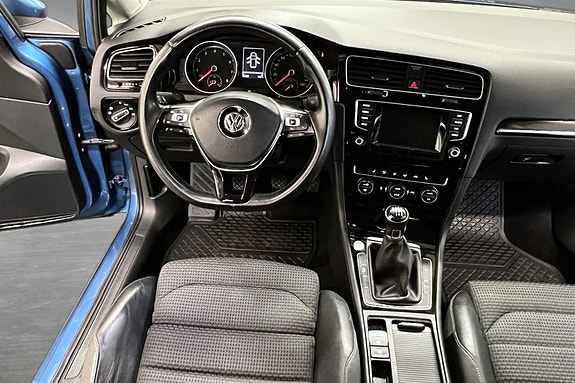 Volkswagen Golf VII 11 of 26