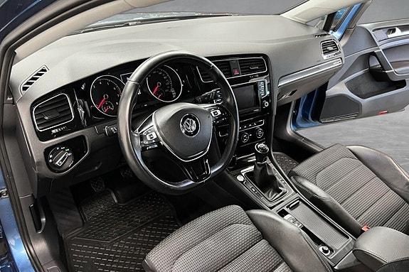 Volkswagen Golf VII 9 of 26