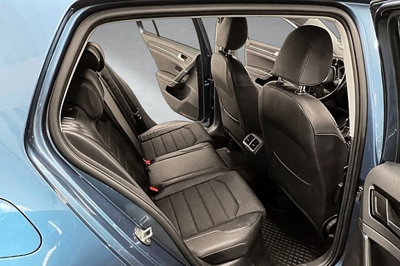 Volkswagen Golf VII 22 of 26