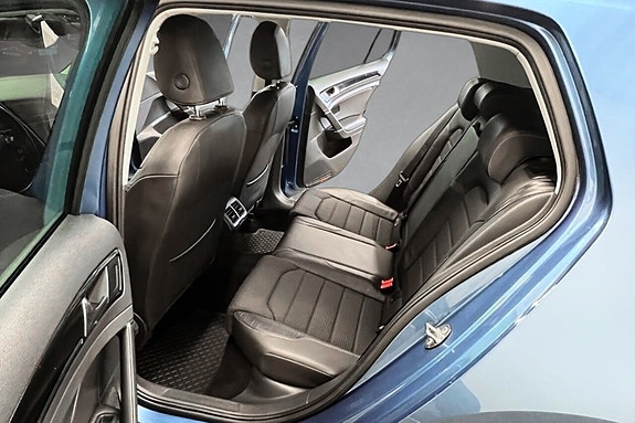 Volkswagen Golf VII 23 of 26