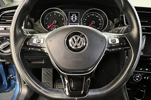 Volkswagen Golf VII 10 of 26